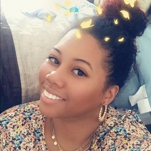 Meet your Posher, Latisha